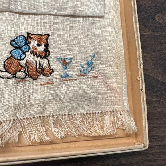 4 Vintage Linen Cocktail Napkins - Picture 1 of 7